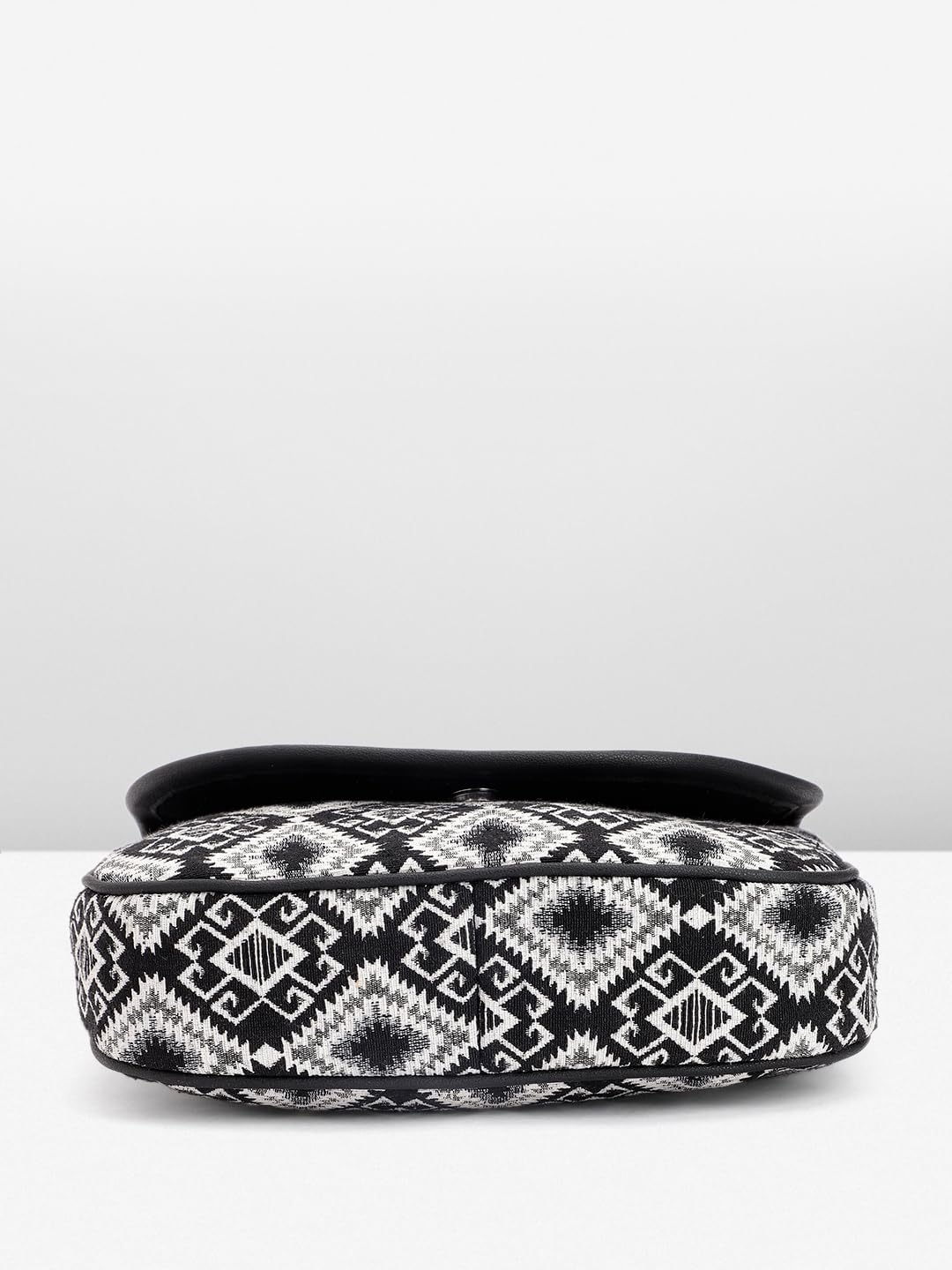 PRIMROSE Women's Black and White Aztec Print Crossbody Bag